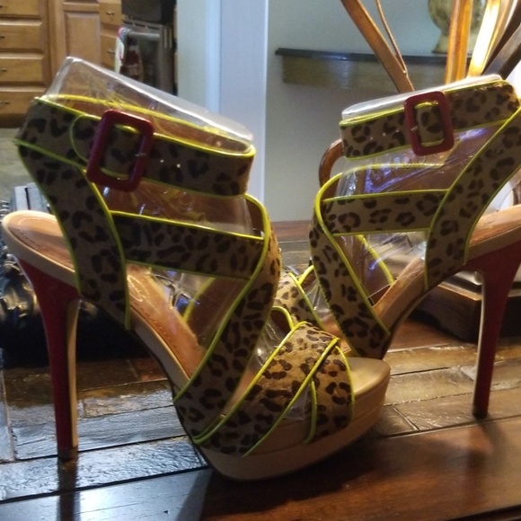 Jessica Simpson Shoes - Jessica Simpson strappy heels